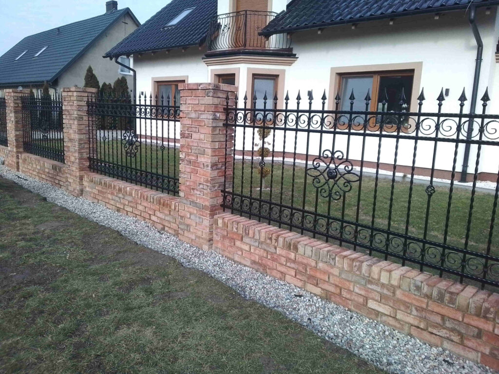 ogrodzenia kute - ogrodzenia ozdobne - kowal - metaloplastyka gniezno