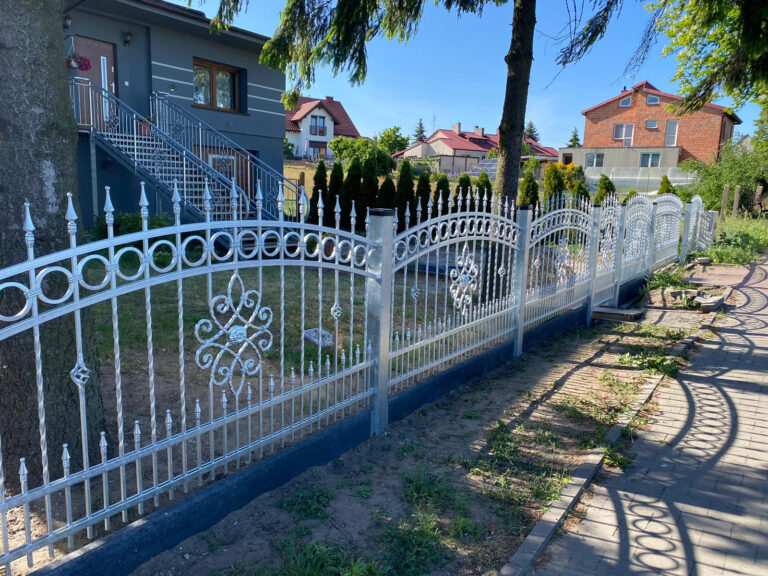 ogrodzenia kute - ogrodzenia ozdobne - kowal - metaloplastyka gniezno